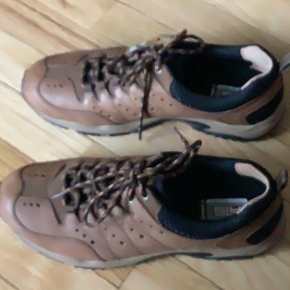 Brand new size 9.5 woman’s shoes. Aristotle brand - Picture 2 of 3